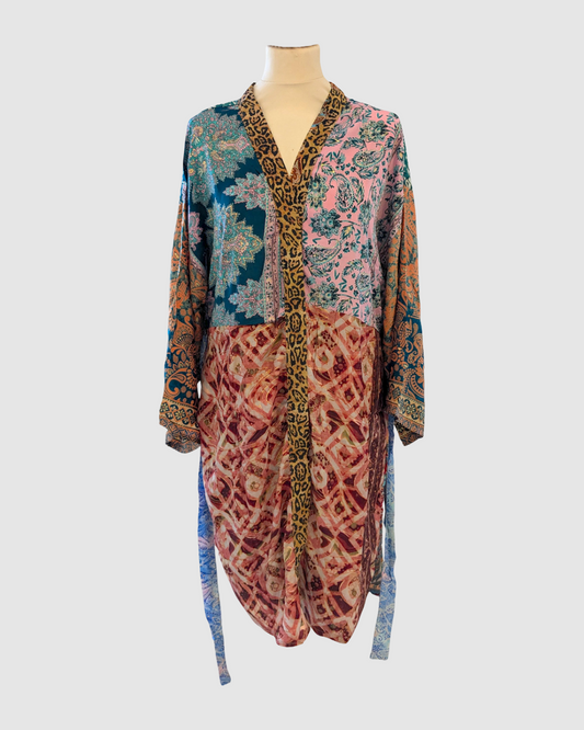 Kort silke kimono fra kvindekooperativet i Indien - Piya