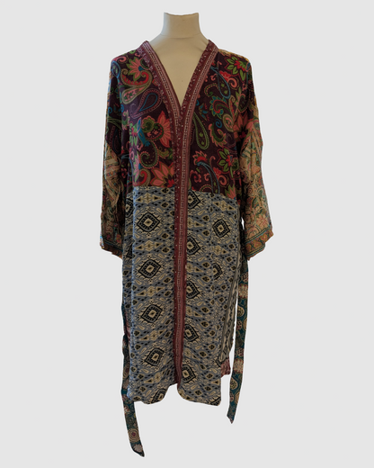 Kort silke kimono fra kvindekooperativet i Indien - Tara