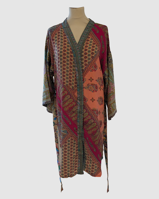 Kort silke kimono fra kvindekooperativet i Indien - Rubia