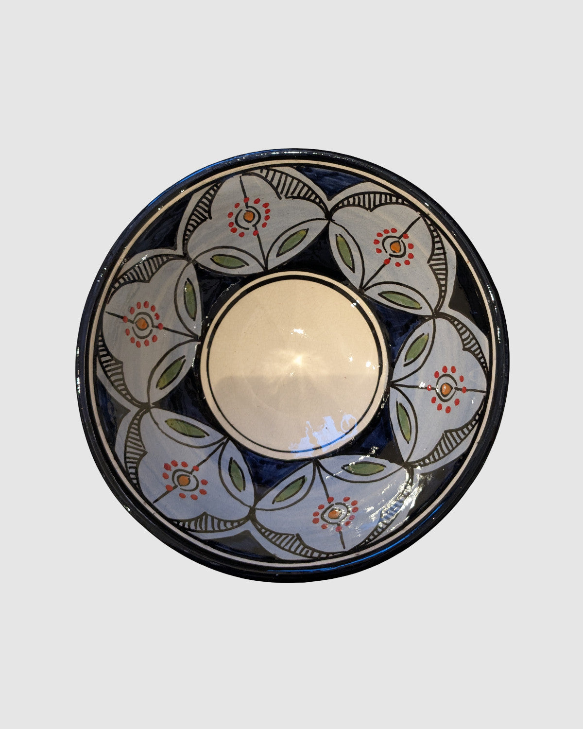 Håndlavet grå marokkansk serveringsskål på 17 cm, malet med naturlige plantefarver uden tungmetaller, fremstillet af et lokalt kooperativ