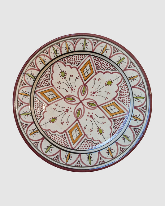 Håndlavet serveringsfad fra et marokkansk kvindekooperativ – unikt design med bæredygtige materialer og fair løn til håndværkerne.