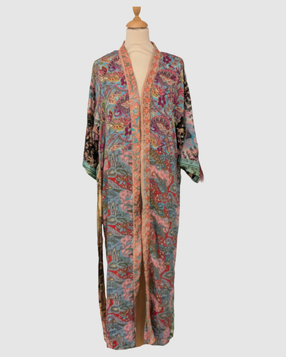 Håndlavet lang silke kimono i blomstret multifarvet. Fairtrade og bæredygtig