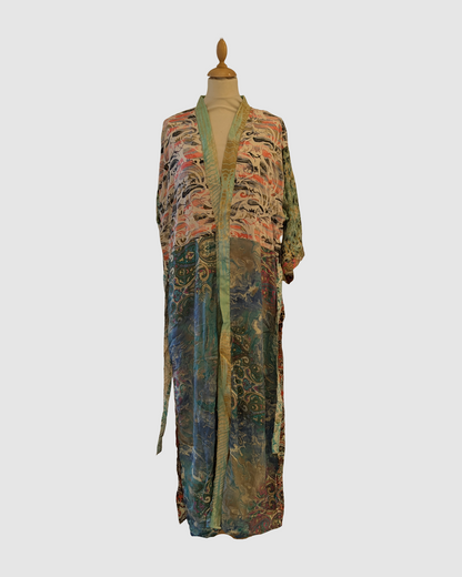 Lang silke kimono i blå, grøn og rosa - Håndlavet i Indien - Suleima