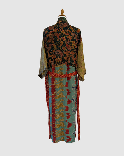 Lang silke kimono i lysegrøn, sand og blå - Håndlavet i Indien - Mahaa