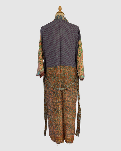 Lang silke kimono i bordeaux, rosa og lilla blomstret - Håndlavet i Indien - Iman