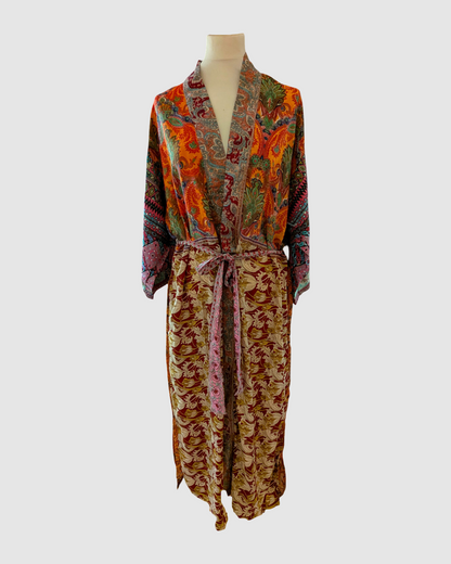 Lang silke kimono i orange, bordaux og pink - håndlavet i Indien - Padma