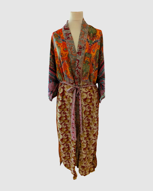 Lang silke kimono i orange, bordaux og pink - håndlavet i Indien - Padma