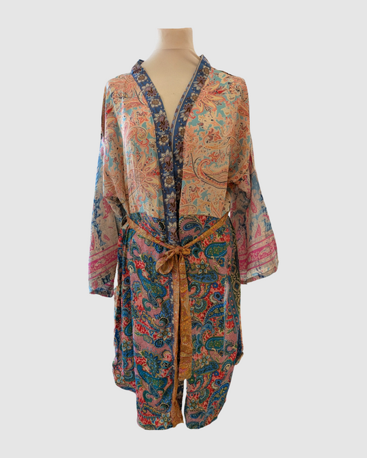 Kort silke kimono fra kvindekooperativet i Indien - Lamis