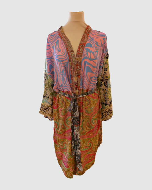 Kort silke kimono fra kvindekooperativet i Indien - Zaya