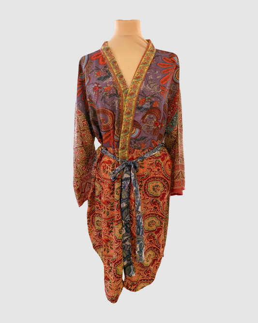 Kort silke kimono fra kvindekooperativet i Indien - Zahra