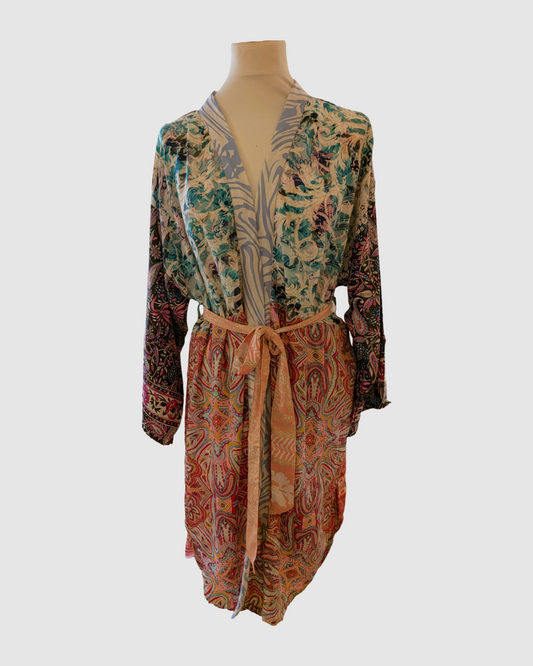 Kort silke kimono fra kvindekooperativet i Indien - Rania