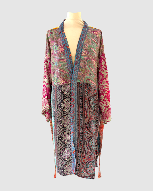 Kort silke kimono fra kvindekooperativet i Indien - Mette