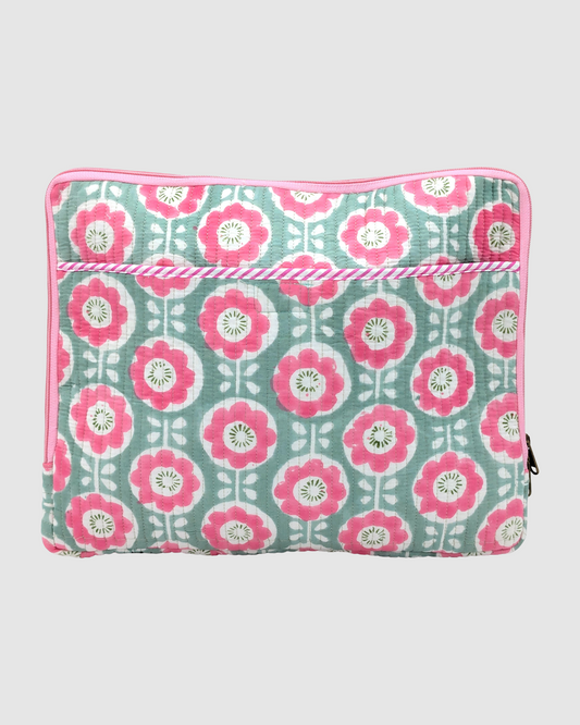Computer sleeve i quiltet bomuld med blokprint - støvet mint /  blomstret