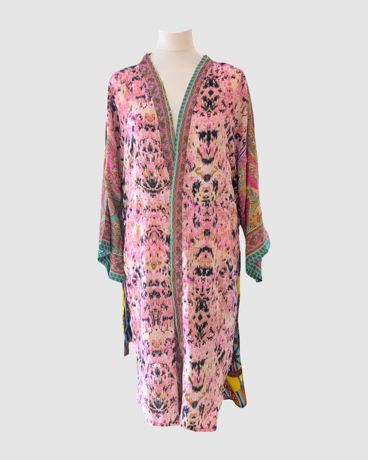 Kort silke kimono fra kvindekooperativet i Indien - Zimal