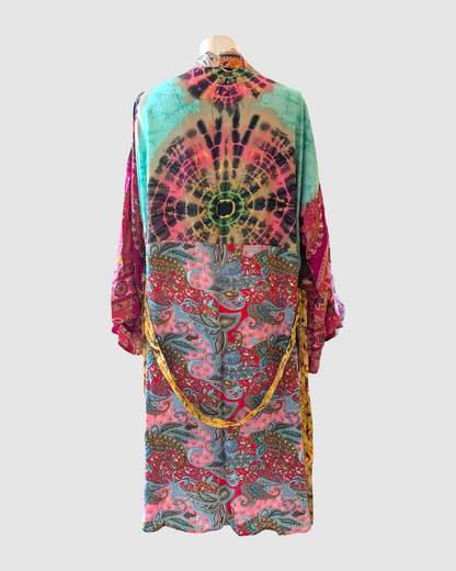 Kort silke kimono fra kvindekooperativet i Indien - Zuri