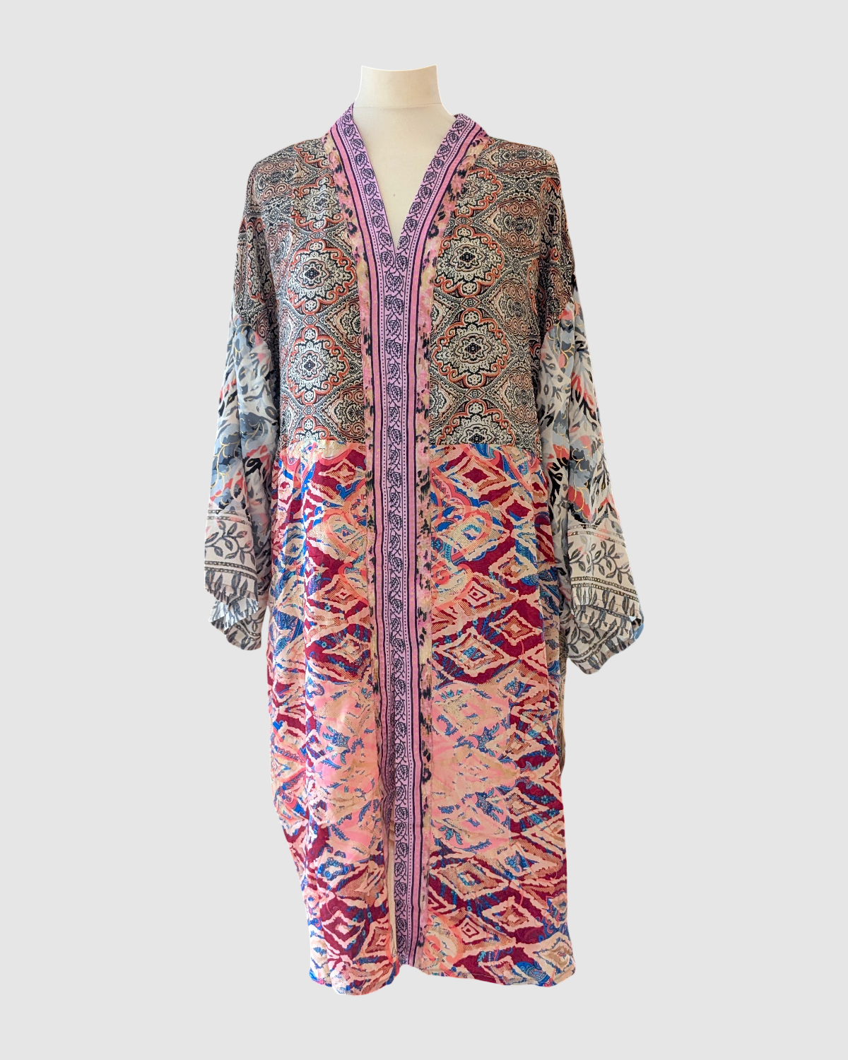 Kort silke kimono fra kvindekooperativet i Indien - Ayo