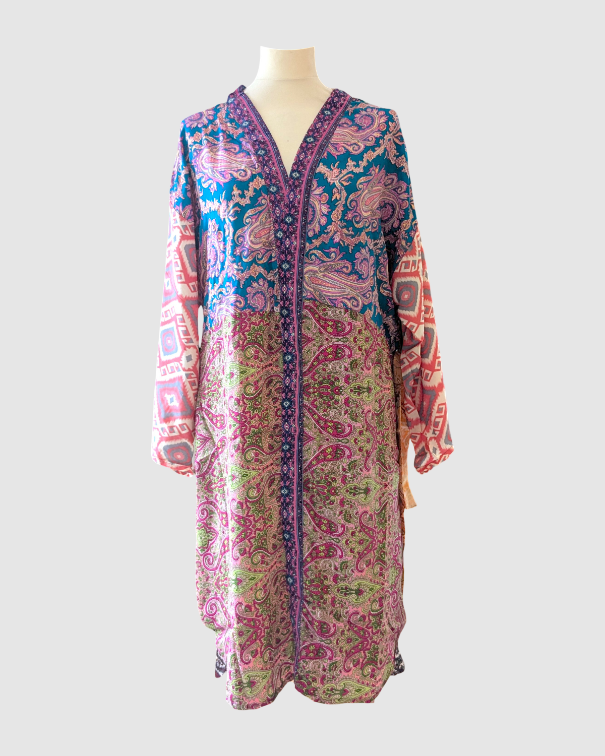 Kort silke kimono fra kvindekooperativet i Indien - Lulu