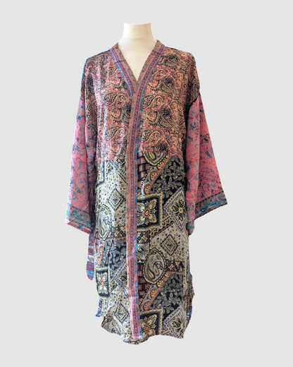 Kort silke kimono fra kvindekooperativet i Indien - Zola