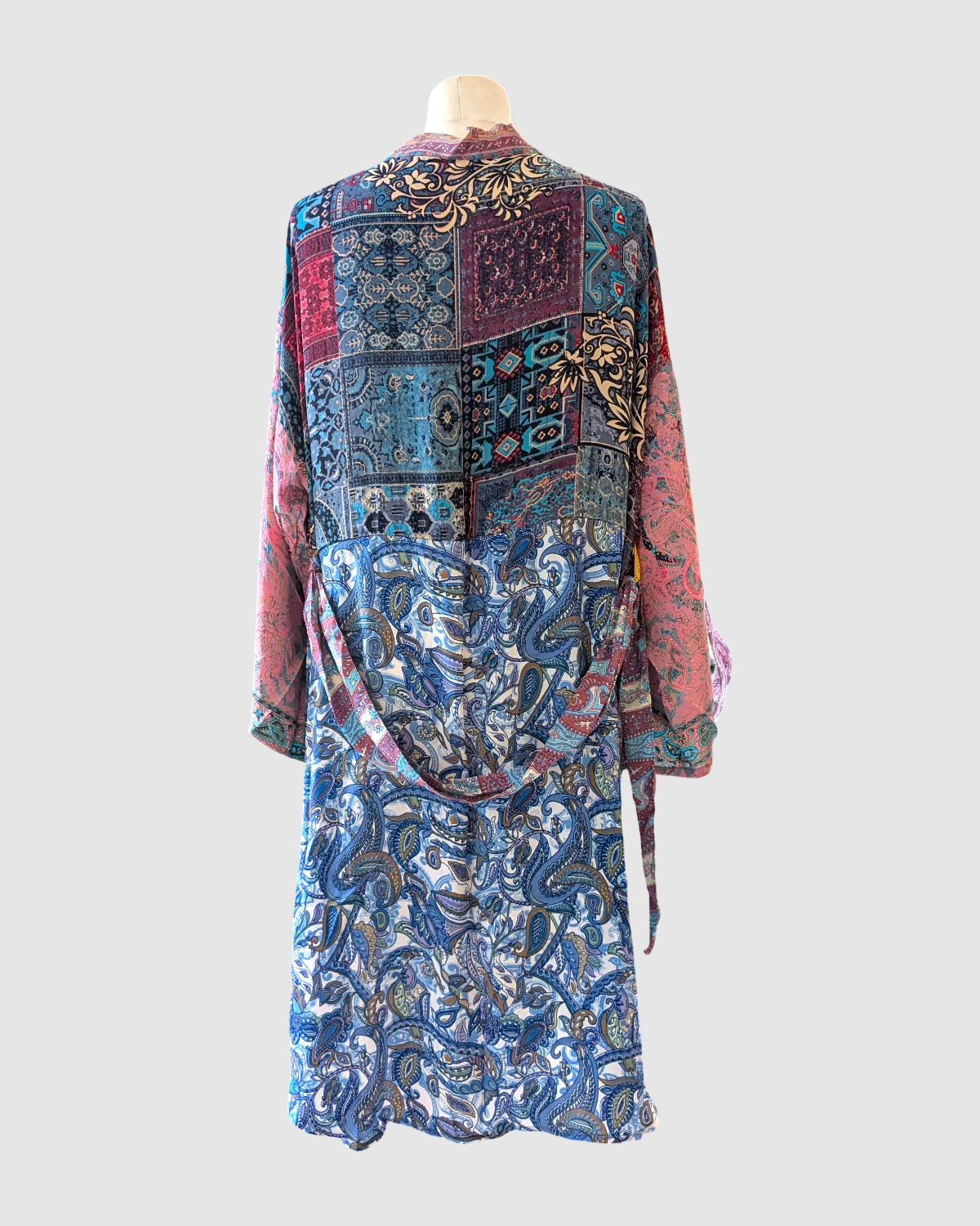 Kort silke kimono fra kvindekooperativet i Indien - Zola