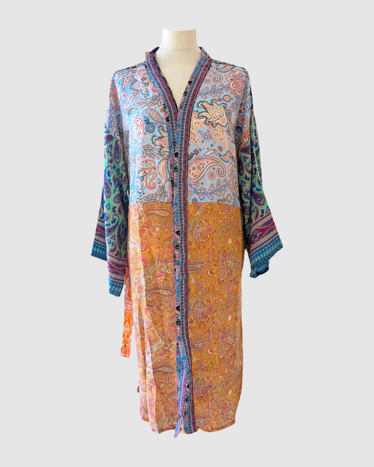 Kort silke kimono fra kvindekooperativet i Indien - Kesi