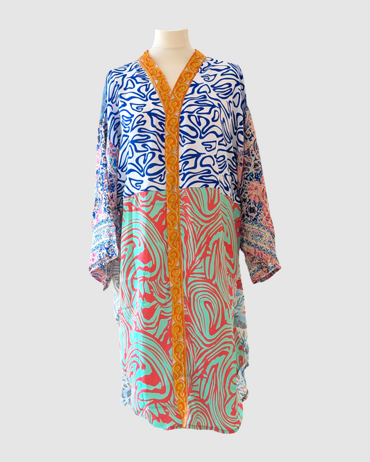 Kort silke kimono fra kvindekooperativet i Indien - Kato