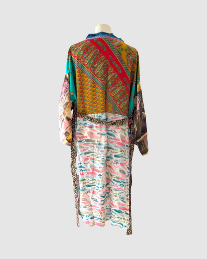 Kort silke kimono fra kvindekooperativet i Indien - Cleo