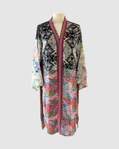 Kort silke kimono fra kvindekooperativet i Indien - Ina