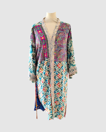 Kort silke kimono fra kvindekooperativet i Indien - My