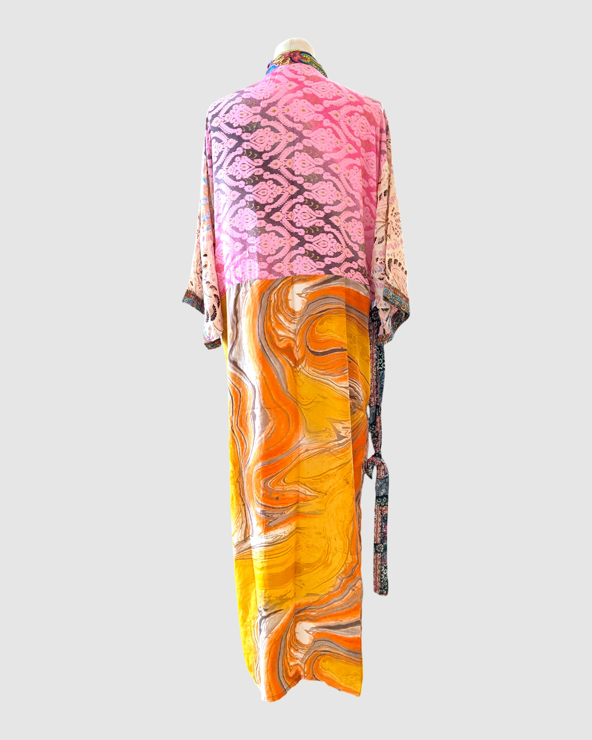Lang silke kimono håndlavet i Indien - Ellie
