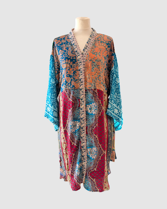 Kort silke kimono fra kvindekooperativet i Indien - Zimal