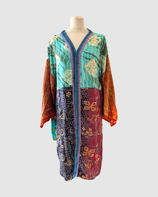 Kort silke kimono fra kvindekooperativet i Indien - Edel