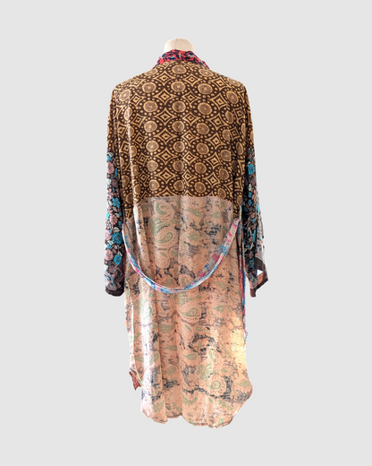 Kort silke kimono fra kvindekooperativet i Indien - Kesi