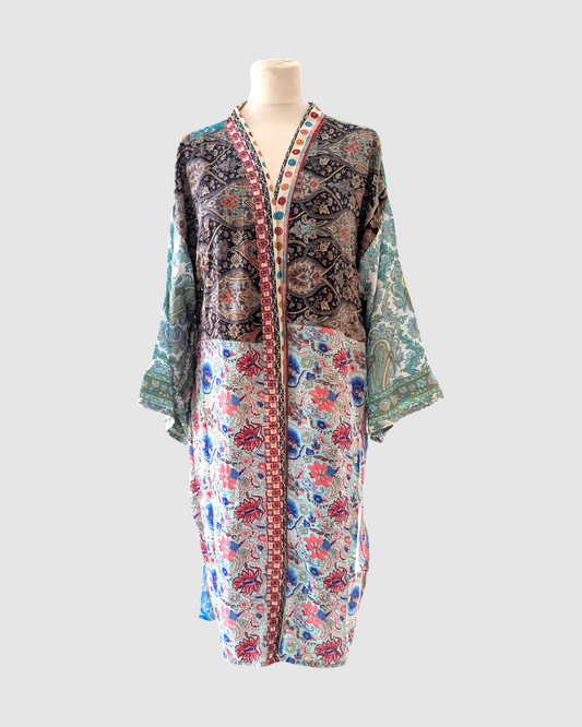 Kort silke kimono fra kvindekooperativet i Indien - Nala