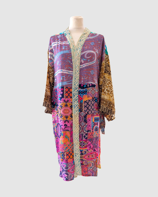 Kort silke kimono fra kvindekooperativet i Indien - My