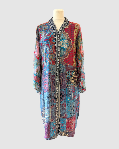 Kort silke kimono fra kvindekooperativet i Indien - Vera