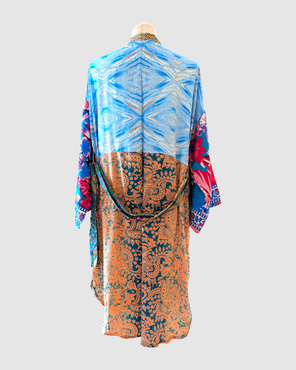 Kort silke kimono fra kvindekooperativet i Indien - Kaia
