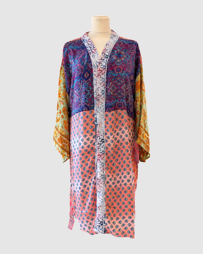 Kort silke kimono fra kvindekooperativet i Indien - Luna
