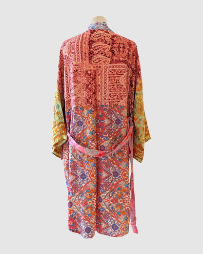 Kort silke kimono fra kvindekooperativet i Indien - Luna