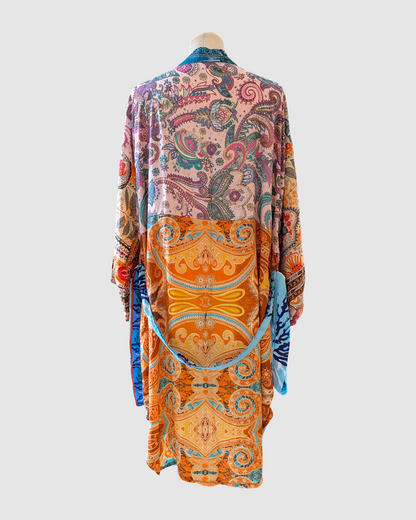 Kort silke kimono fra kvindekooperativet i Indien - Vivi