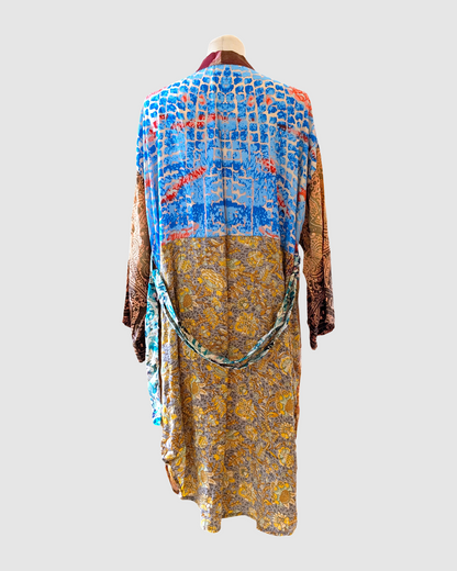 Kort silke kimono fra kvindekooperativet i Indien - Yara
