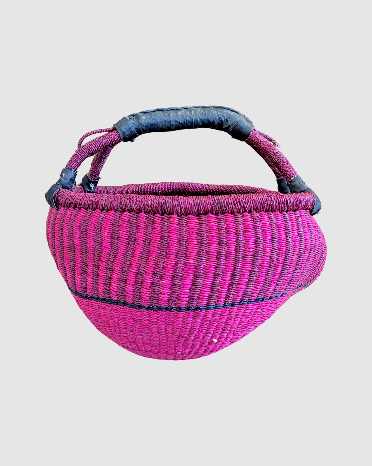 Håndflettet bolga kurv fra Ghana - fuchsia