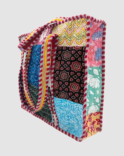 Strandtaske i quiltet patchwork med lynlås – Bhanu