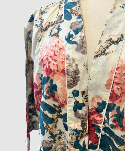 Bomuldskimono med håndlavet blokprint fra Kashmir - Off white rosa blomstret