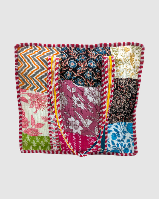 Strandtaske i quiltet patchwork med lynlås – Chaitra