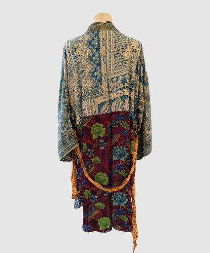 Kort silke kimono fra kvindekooperativet i Indien - Liva