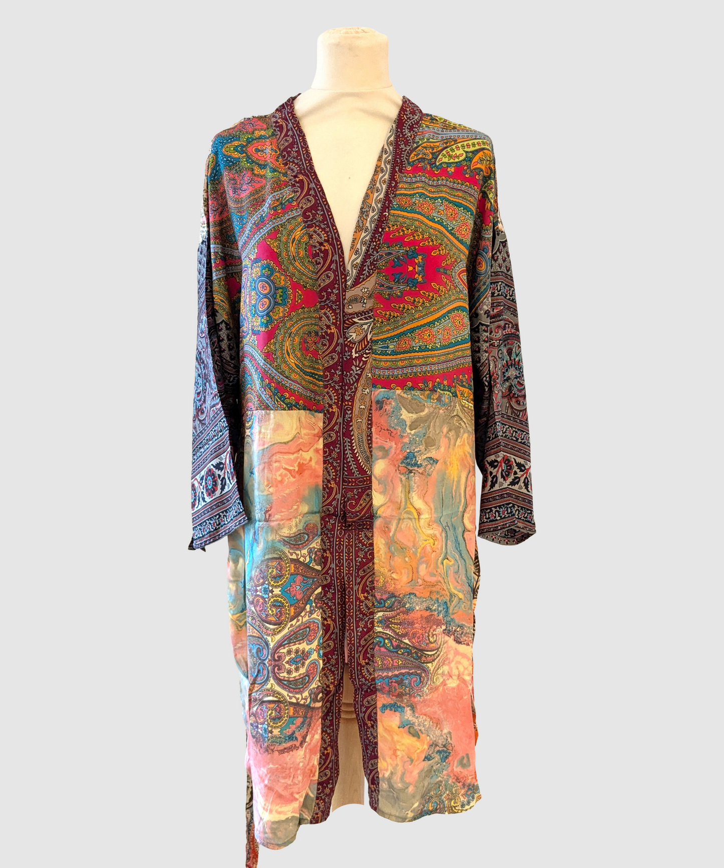 Kort silke kimono fra kvindekooperativet i Indien - Ida