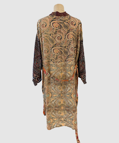 Kort silke kimono fra kvindekooperativet i Indien - Ida