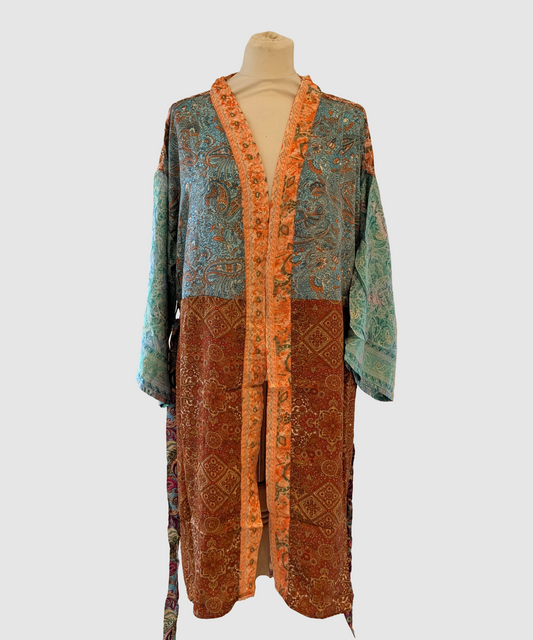 Kort silke kimono fra kvindekooperativet i Indien - Yuki