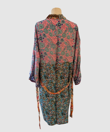 Kort silke kimono fra kvindekooperativet i Indien - Rosa