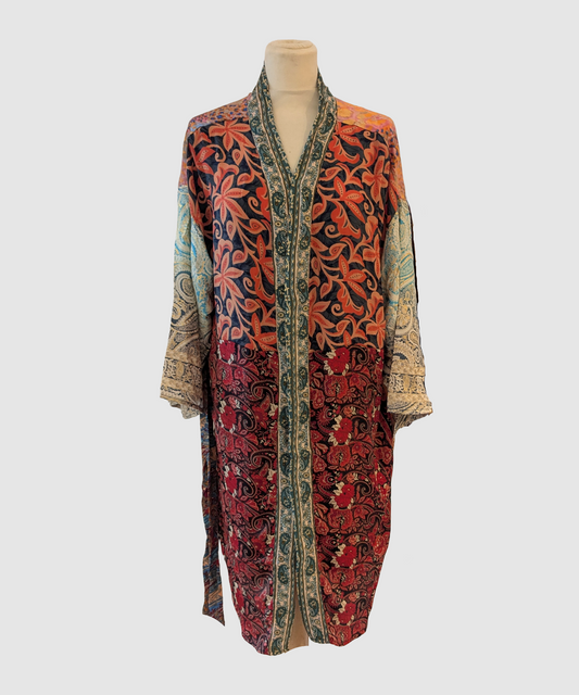 Kort silke kimono fra kvindekooperativet i Indien - Christina
